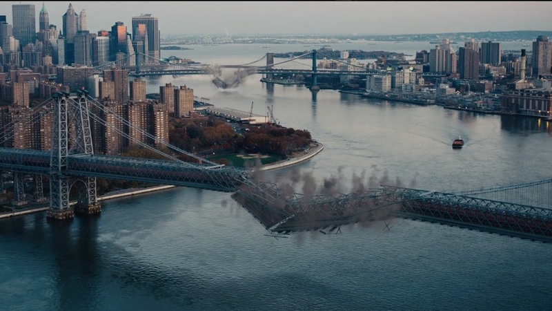Illustration for article titled Dark Knight Rises trailer screencaps show just how bad it gets for Bruce Wayne